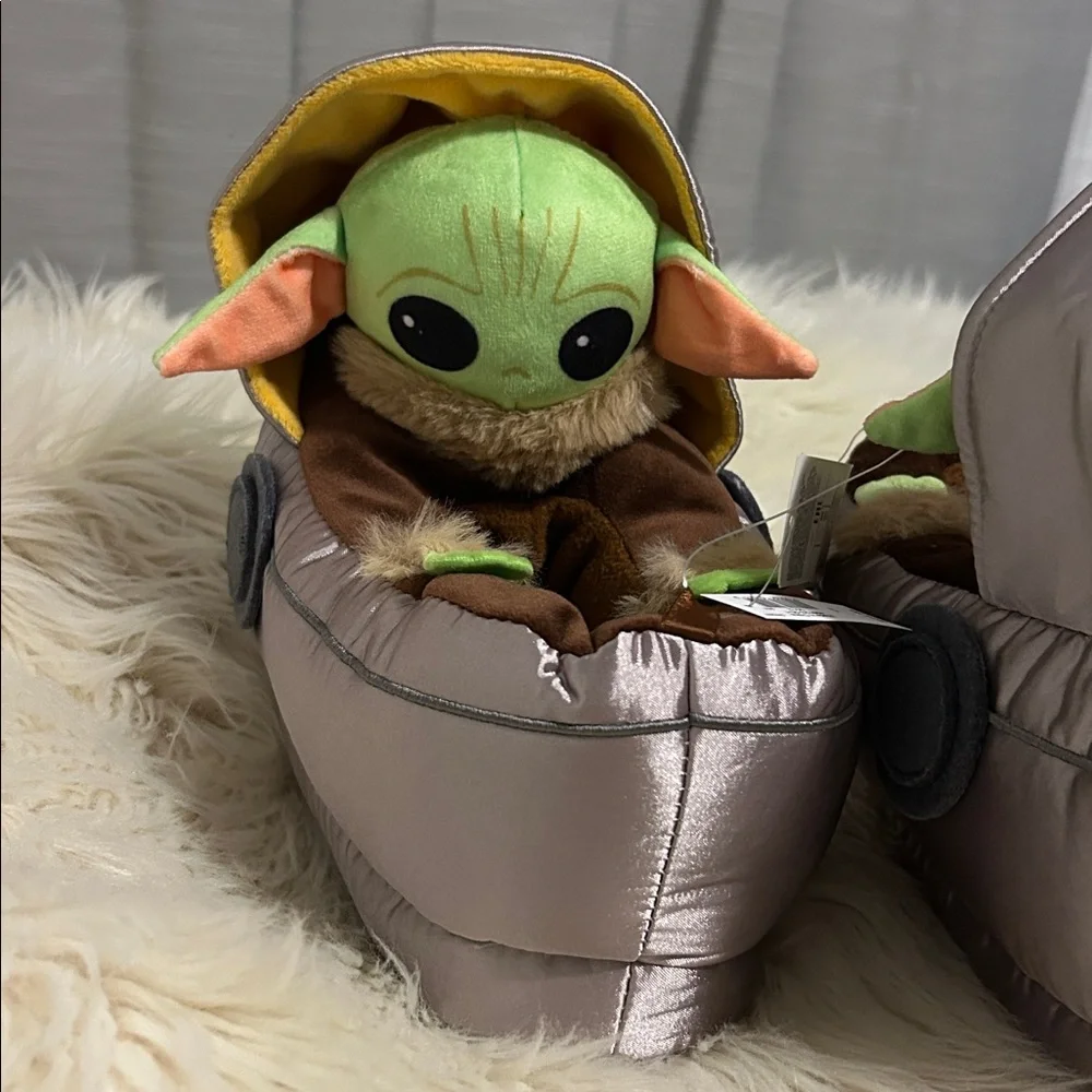 NEW! Gap Kids Star Wars Grogu Slippers Size 3/4
